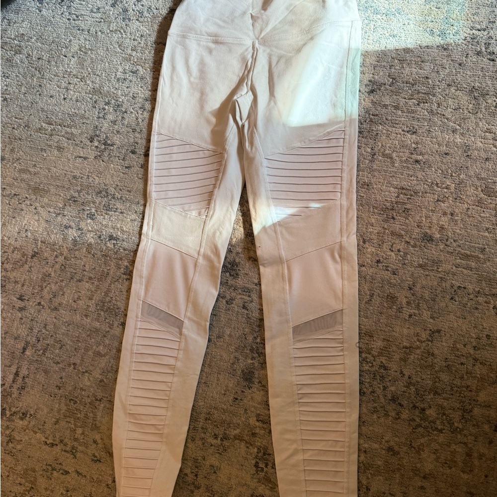 ALO Yoga Cream Skinny Pants with Ribbed Texture